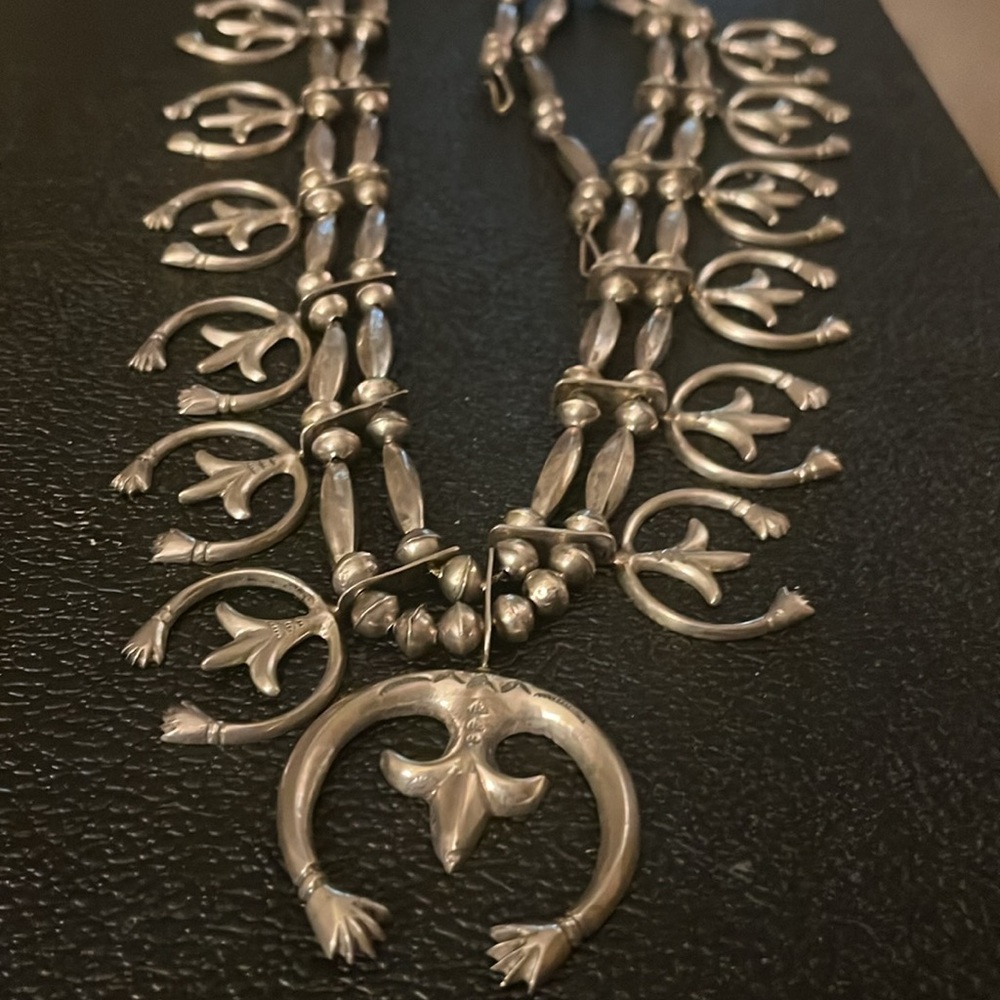 Vintage Native American sterling silver Squash necklace 28 inches long